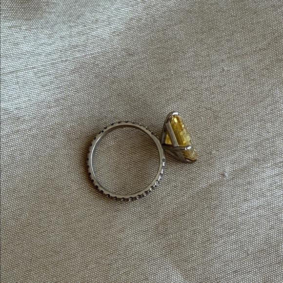 Elegant Yellow Diamond Ring - Picture 4 of 5